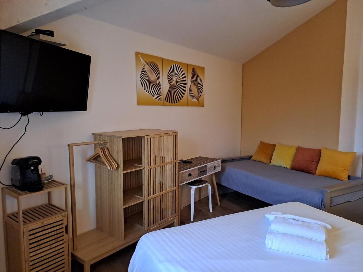 לאקאנו Hotel L'Auberge Canaulaise מראה חיצוני תמונה