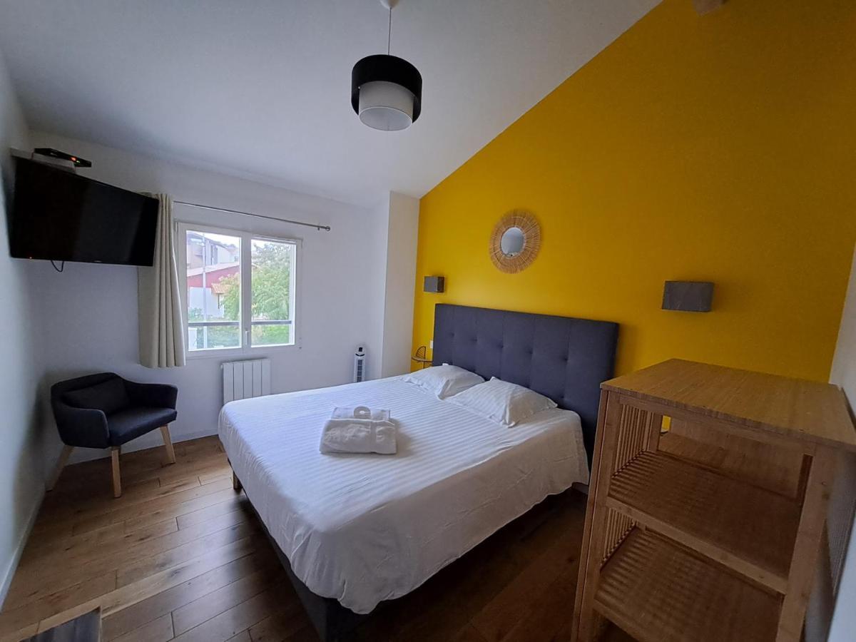 לאקאנו Hotel L'Auberge Canaulaise מראה חיצוני תמונה