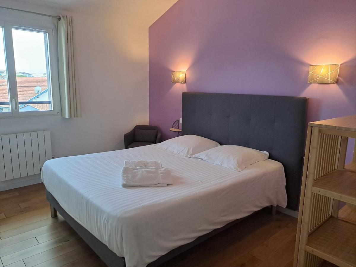 לאקאנו Hotel L'Auberge Canaulaise מראה חיצוני תמונה