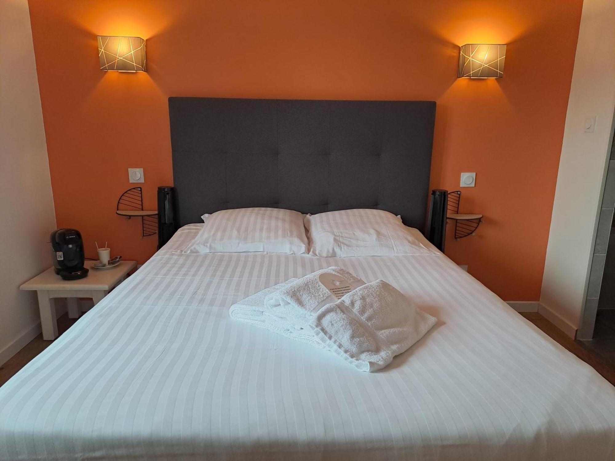 לאקאנו Hotel L'Auberge Canaulaise מראה חיצוני תמונה