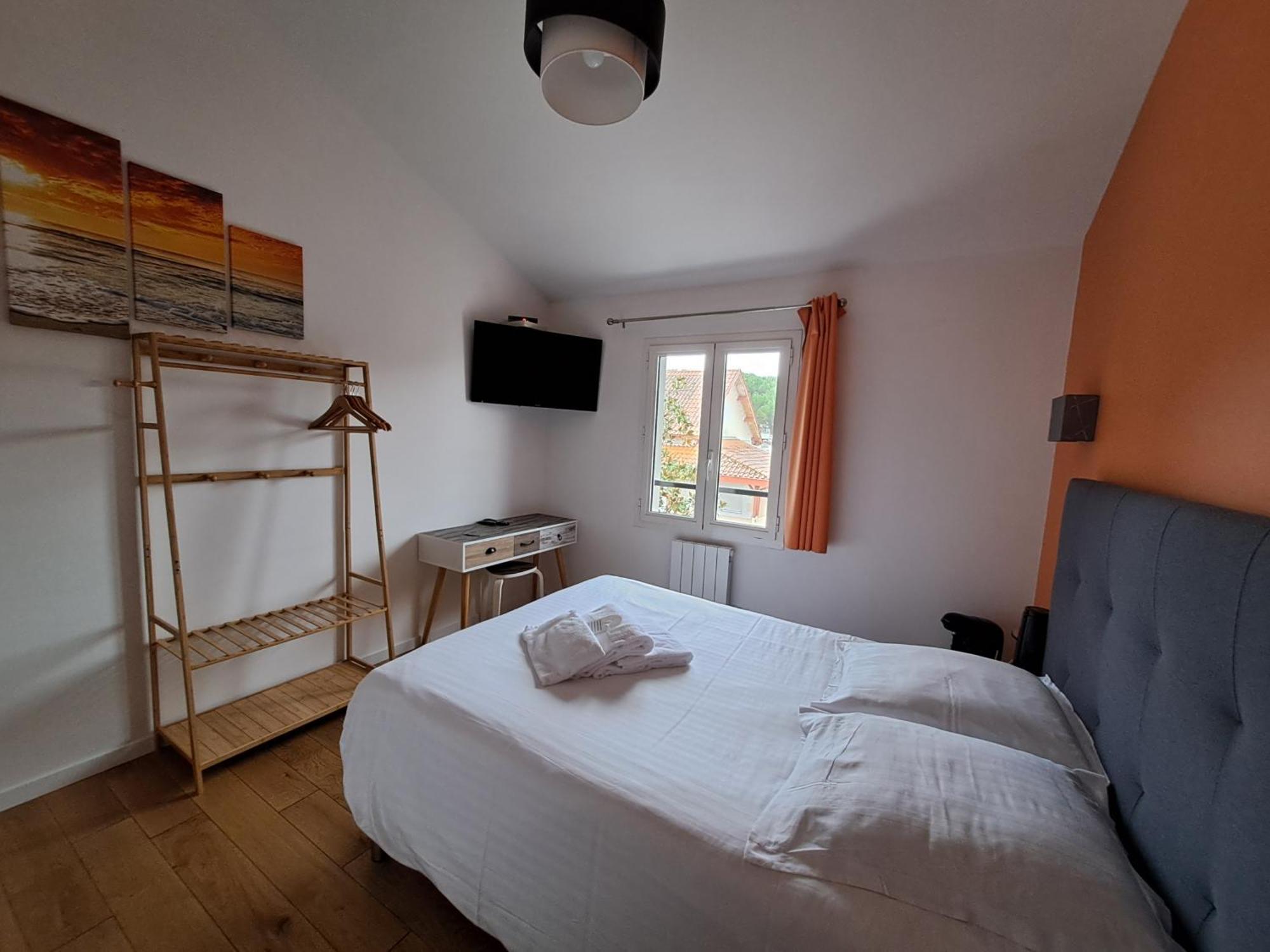 לאקאנו Hotel L'Auberge Canaulaise מראה חיצוני תמונה