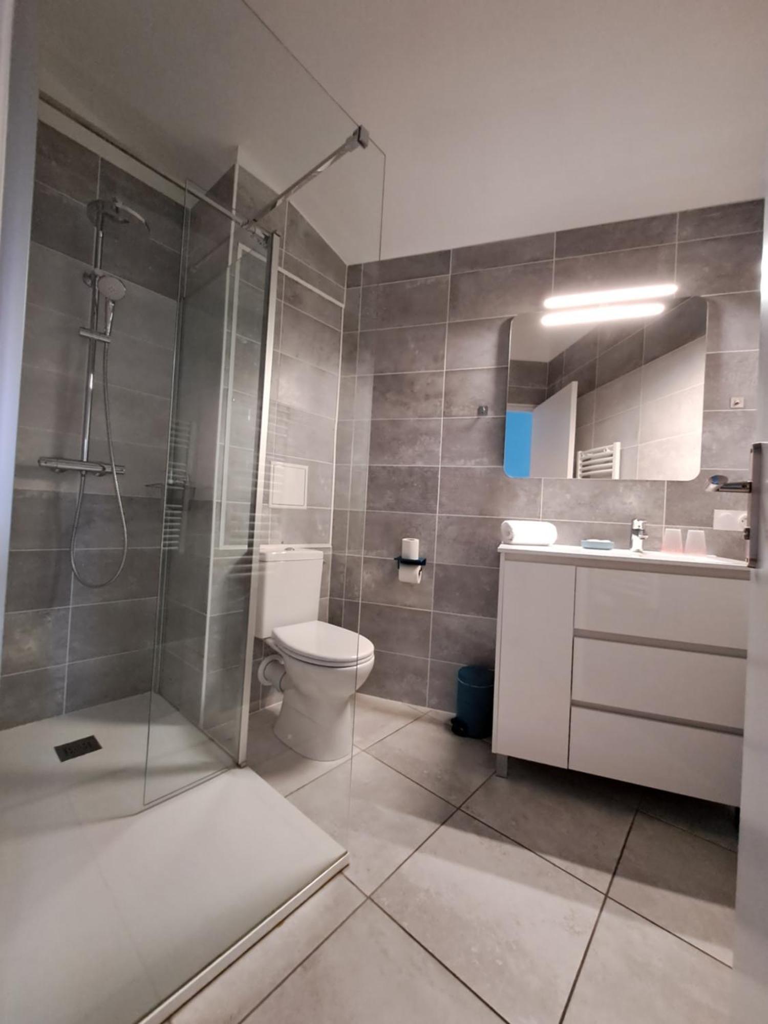 לאקאנו Hotel L'Auberge Canaulaise מראה חיצוני תמונה